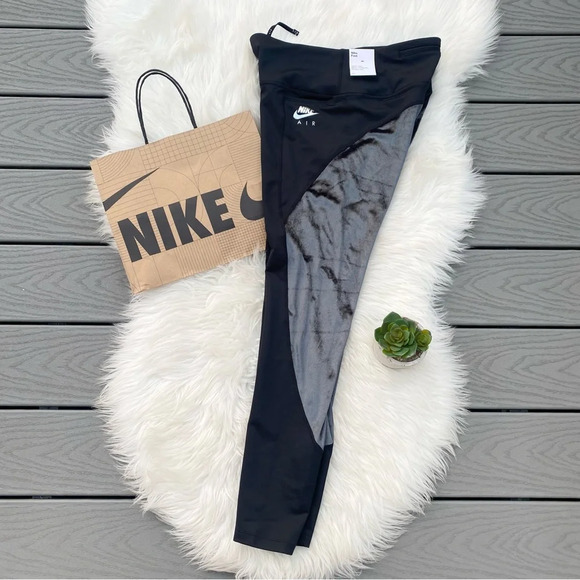 Nike Velvet Detail Fast Leggings
